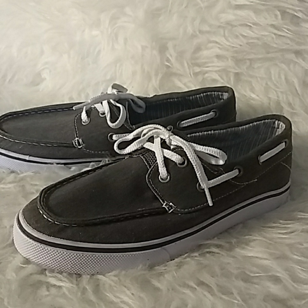 Cat & Jack, very nice deck shoes, grey size 5